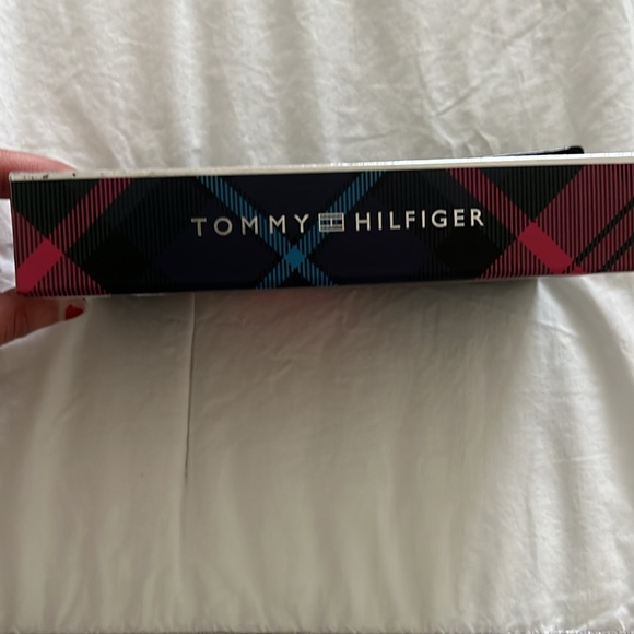 Tommy Hilfiger women’s wallet - Picture 2 of 3